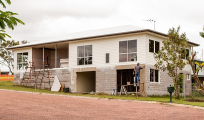 Fototapeta na wymiar Builder applying concrete render to a new house