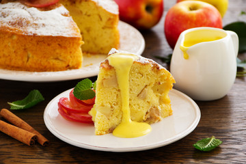 apple pie with vanilla cream.