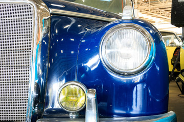 Plakaty  Zamknij się z reflektorów Vintage Classic Car. (Styl Efekt Vintage)