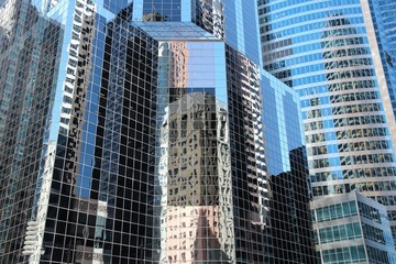 Fototapeta na wymiar Skyscraper reflection in Chicago