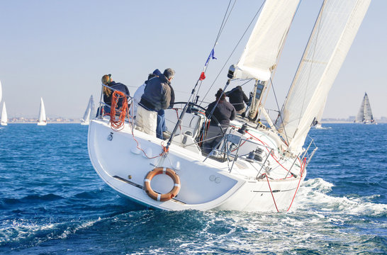 regata nel Mar Mediterraneo, Italia