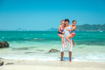 Fototapeta premium Family at the beach
