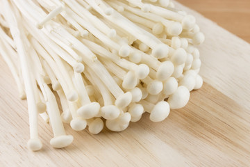 enokitake on the cutting board