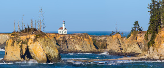Cape Arago Lighthouse from South Sunset Beach Overlook, Oregon - obrazy, fototapety, plakaty