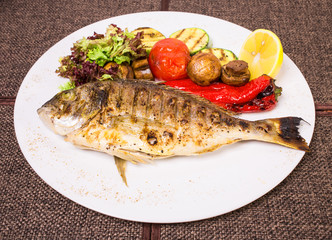 Grilled dorado fish with vegetables.