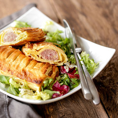 friands à la viande et mesclun de salade 3