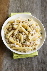 Pasta with chicken and thyme