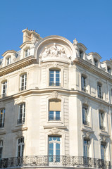 Fototapeta na wymiar French architecture in Paris