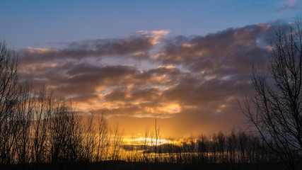Fototapeta na wymiar Landschaft im Sonnenuntergang