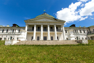 Fototapeta na wymiar ancient manor. Ukrain