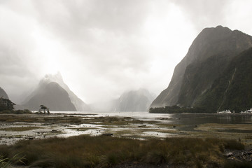 El fiordo Milford Sound en inveirno en la Isla Sur de Nueva Zelanda