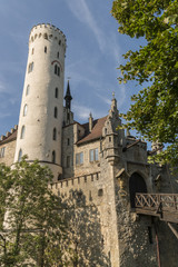 Fototapeta na wymiar Schloss Lichtenstein – Imposanter runder Burgfried