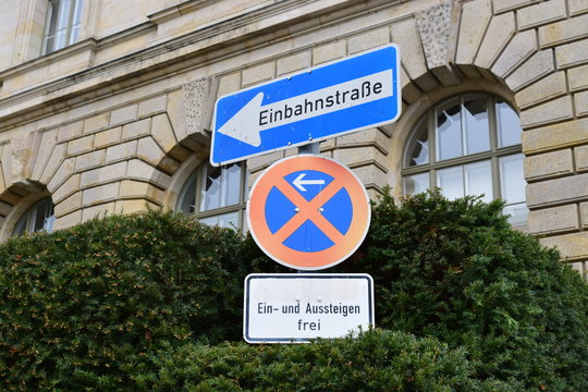Einbahnstra&szlig;e