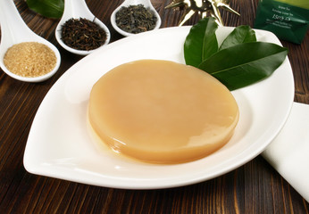 Kombucha Pilz mit Zutaten