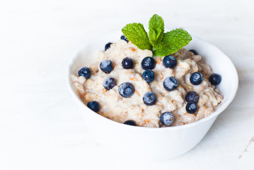 Oatmeal with blueberries