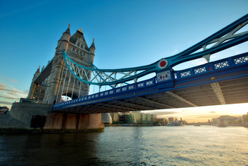 Fototapeta na wymiar London Bridge at sunrise