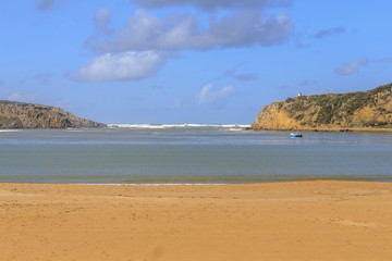 Fototapeta na wymiar Praia de São Martinho do Porto no Litoral de Portugal