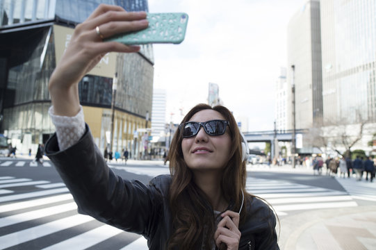 Young women who have taken the self-shot in the city
