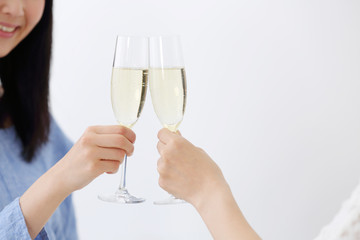 シャンパン・若い女性