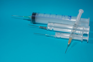 syringes on a blue background - obrazy, fototapety, plakaty