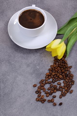 Kawa i Żółty Tulipan