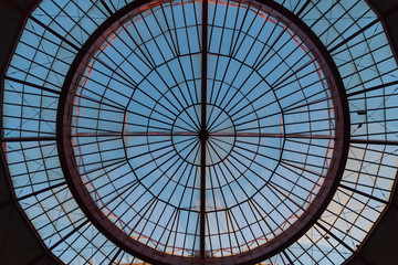 Detalle de Cupula de Cristal -  Detalle de cupula de cristal de cierre en Plaza de Toros vista...