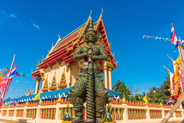Giant statue at Temple of the Emerald Buddha