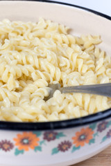 Boiled macaroni in the metal bowl