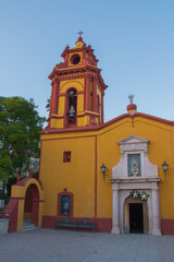 Fototapeta na wymiar La Parroquia de San Sebastian en el Pueblo de Bernal Mexico 