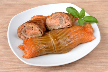 roladki z łososia wędzonego