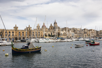 Yachthafen im Dockyard Creek zwischen Vittoriosa und Senglea, hinten das Maritime Museum St...