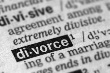 Fototapeta premium Divorce word text in dictionary page