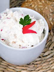 cottage cheese with radish and wholemeal bun