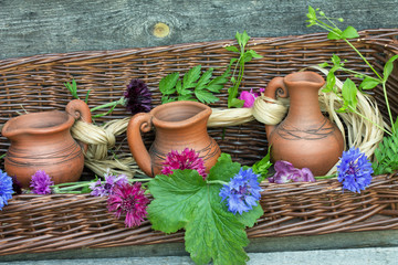 три глиняных кувшина