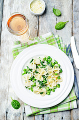 Spinach green peas Farfalle