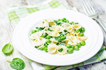 Spinach green peas Farfalle