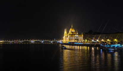 Fototapeta premium Hungarian parliament at night, Budapest. Cross Filter Effect