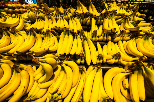 スーパーマーケットのバナナ
