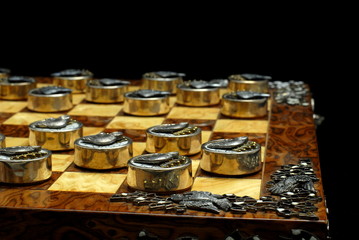 Exclusive Checkers of silver, gold and precious stones.