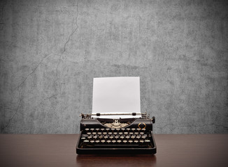 typewriter with blank paper © vetkit