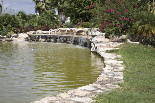Agua y piedra