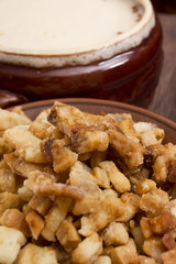 Lard in ceramic ware