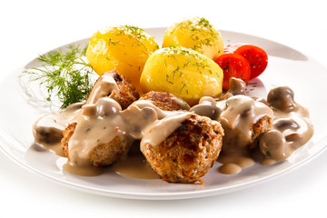 Roasted meatballs, mashed potatoes and vegetables 