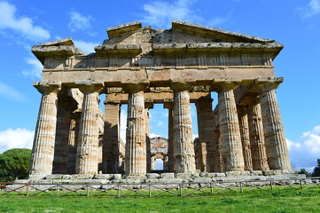 Obraz premium Façade du temple de Neptune à Paestum