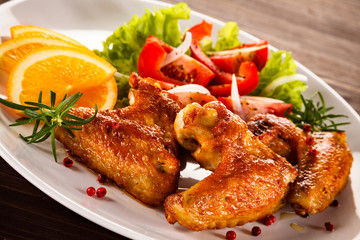 Grilled chicken wings and vegetables