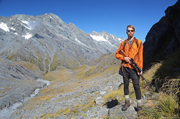 Fototapeta premium hunter in mountains new zealand