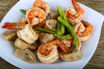 Shrimp and asparagus