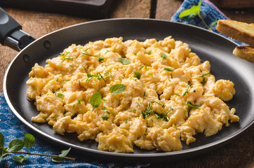 Scrambled eggs rustic style