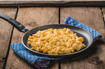 Scrambled eggs rustic style