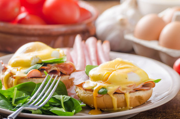 Egg Benedict with ham